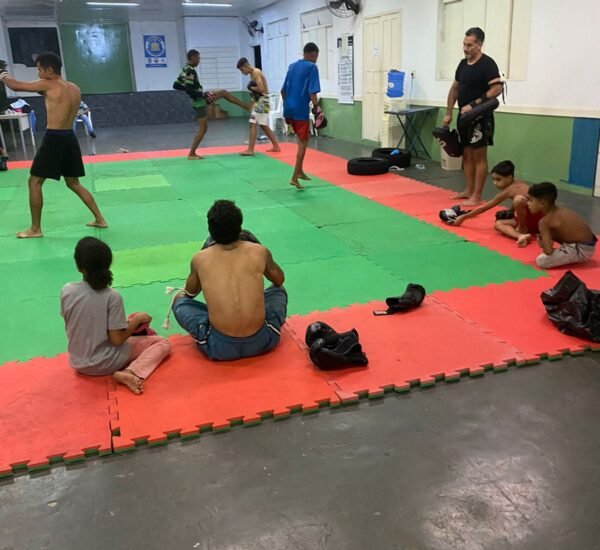 SUPERAÇÃO COM FORÇA – OFICINA INCLUSIVA DE MUAY THAI